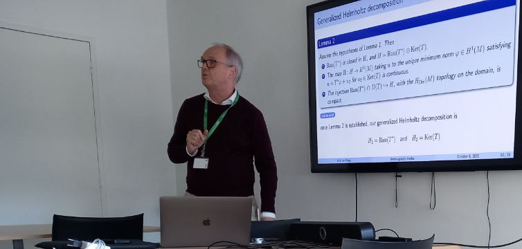 /images/news/2025.10-presentation-maarten.png